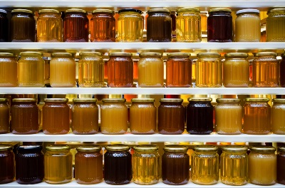 Regál plný medu